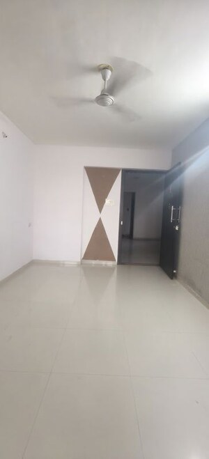 Room in 2 BHK Apartment at Kumar Sophronia, Kalyani Nagar – for Rent
