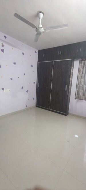 Room in 2 BHK Apartment at Kumar Sophronia, Kalyani Nagar – for Rent