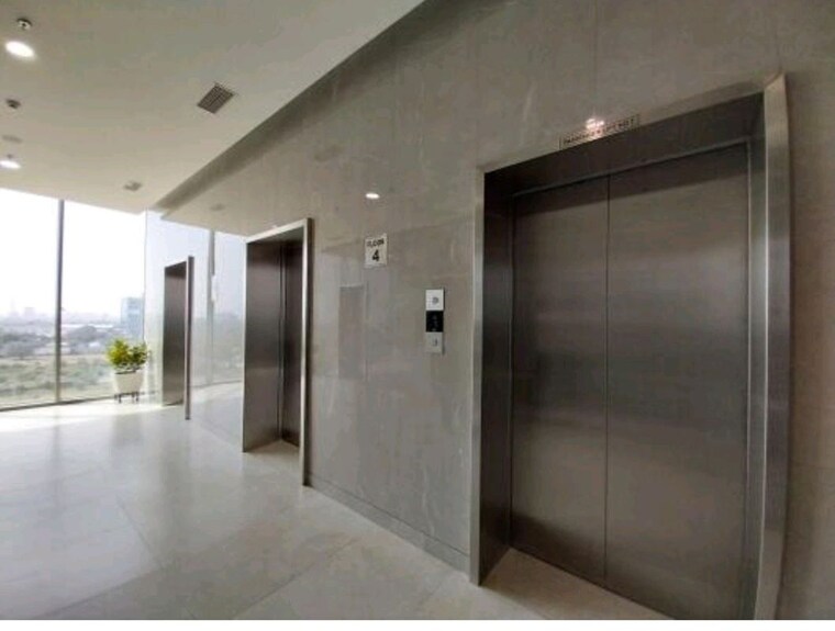Room, m3m-corner-walk Commercial Shop 400 Sq.Ft. In Sector 74 Gurgaon 10704265
