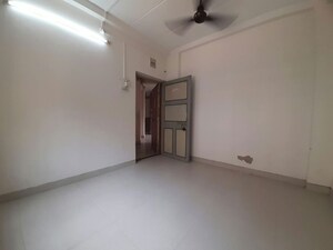 Room in 1 BHK Apartment at Malad East – for Rent