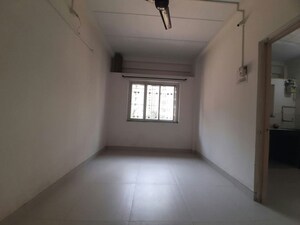 Room in 1 BHK Apartment at Malad East – for Rent