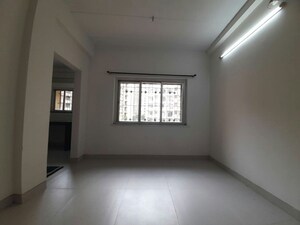 Room in 1 BHK Apartment at Malad East – for Rent