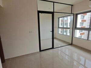 Room in 1.5 BHK Apartment at Piramal Vaikunth, Balkum Pada – for Rent