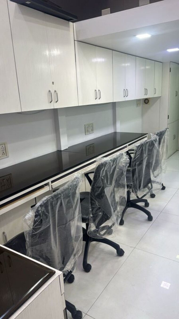 Team Area, crystal-plaza-andheri-west Commercial Office Space 400 Sq.Ft. In Andheri West Mumbai 10704275
