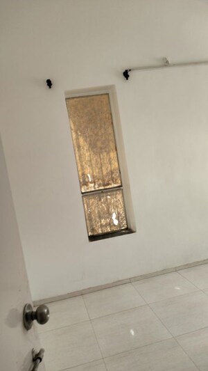 Room in 2 BHK Apartment at Goel Ganga Hill Mist Garden, Kondhwa – for Rent