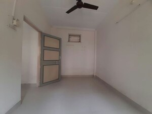 Room in 1 BHK Apartment at Sarthak CHS Goregaon, Goregaon East – for Rent