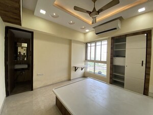 Room in 2 BHK Apartment at Lodha Amara, Kolshet Road – for Rent