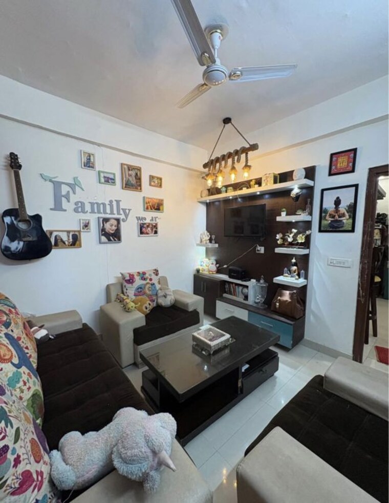 Living Room, rajouri garden 3 Bedroom 140 Sq.Yd. Builder Floor In Rajouri Garden Delhi 10704372