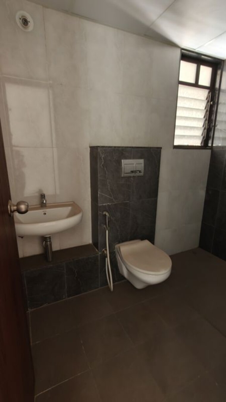 Bathroom, shapoorji-pallonji-joyville-hadapsar-annexe 2 Bedroom 726 Sq.Ft. Apartment In Hadapsar Pune 10704387