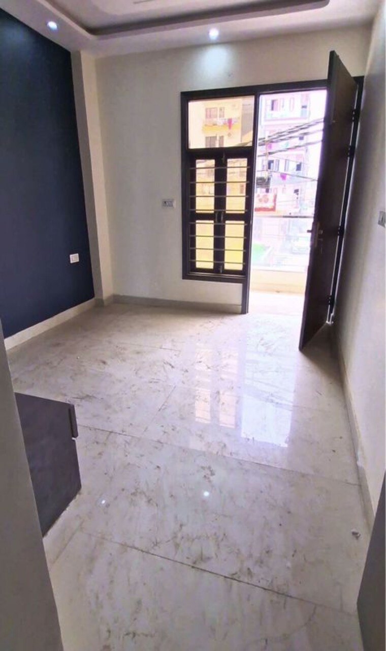 Room, tagore garden 3 Bedroom 140 Sq.Yd. Builder Floor In Tagore Garden Delhi 10704401