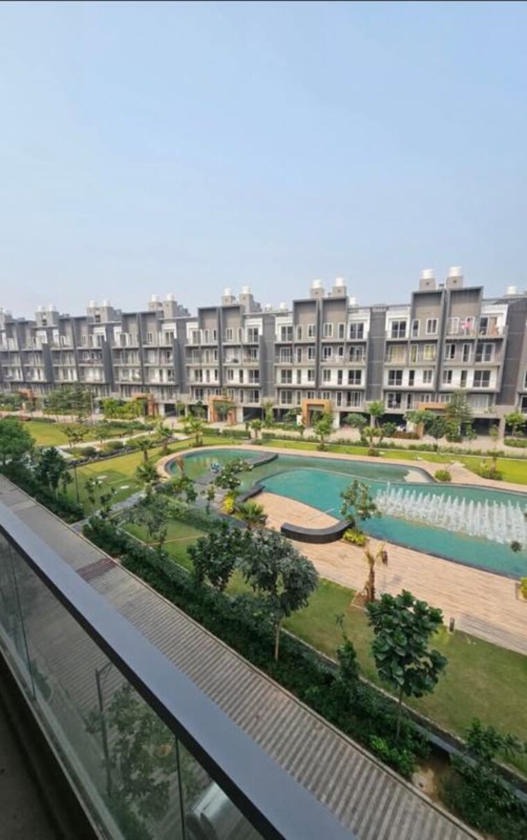 Swimming Pool, smart-world-orchard 3 Bedroom 1680 Sq.Ft. Apartment In Sector 61 Gurgaon 10704410