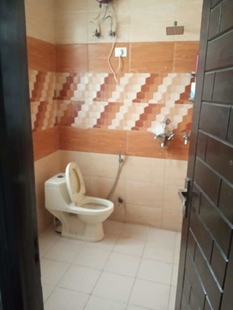 Bathroom, sector 10a 2 Bedroom 1247 Sq.Ft. Independent House In Sector 10a Gurgaon 10704437