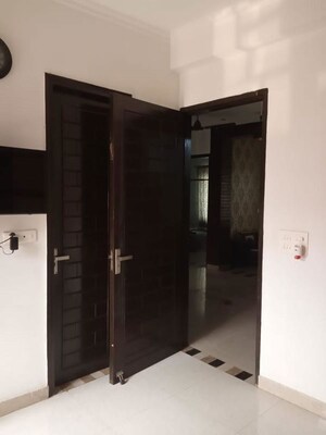 Room in 2 BHK Independent House at Sector 10a – for Rent