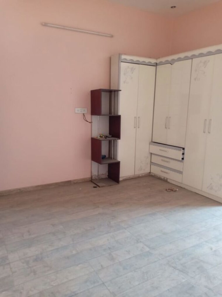 Room, sector 10a 2 Bedroom 1600 Sq.Ft. Independent House In Sector 10a Gurgaon 10704444