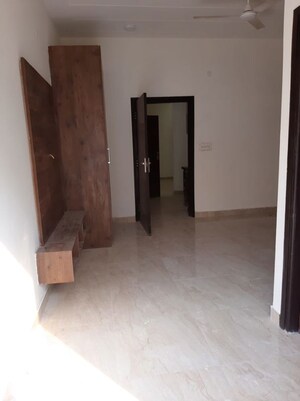 Room in 2 BHK Independent House at Sector 10a – for Rent
