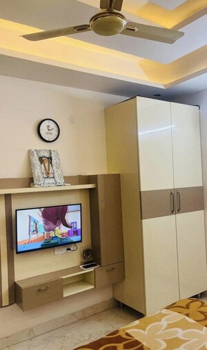 Furnished Amenities in 2 BHK Builder Floor at Ramesh Nagar – for Rent