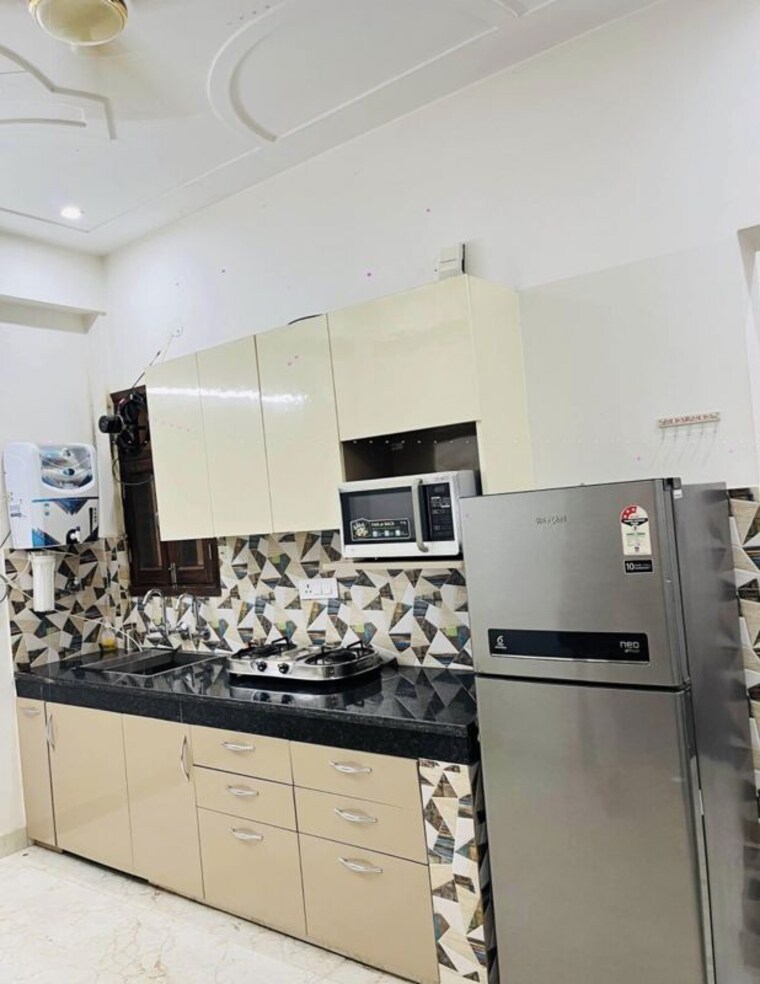 Kitchen, ramesh nagar 2 Bedroom 80 Sq.Yd. Builder Floor In Ramesh Nagar Delhi 10704445