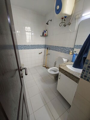 Bathroom in 3.5 BHK Apartment at Unitech Uniworld Gardens 2, Sector 47 – for Rent