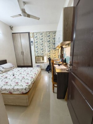 Kitchen in 3.5 BHK Apartment at Unitech Uniworld Gardens 2, Sector 47 – for Rent