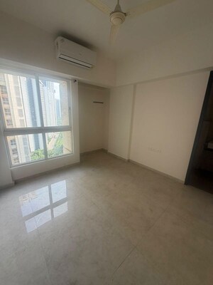Room in 1 BHK Apartment at Lodha Amara, Kolshet Road – for Rent