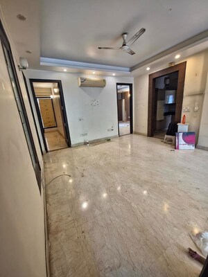 Room in 3 BHK Builder Floor at Sushant Lok I – for Rent