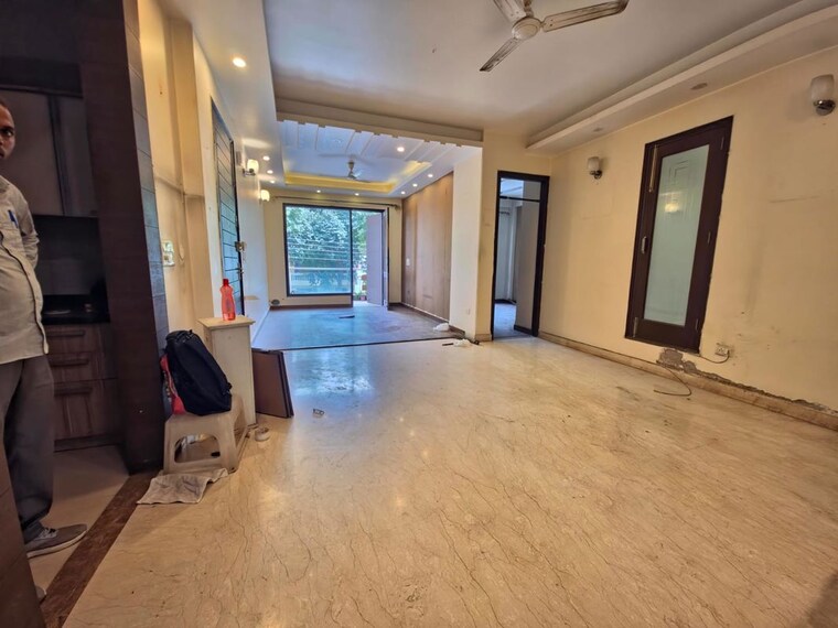 Room, sushant lok i 3 Bedroom 285 Sq.Yd. Builder Floor In Sushant Lok I Gurgaon 10704479