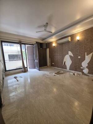 Room in 3 BHK Builder Floor at Sushant Lok I – for Rent