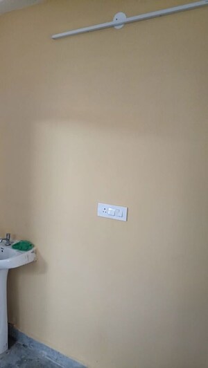 Furnished Amenities in 2 BHK Builder Floor at New Ashok Nagar – for Rent