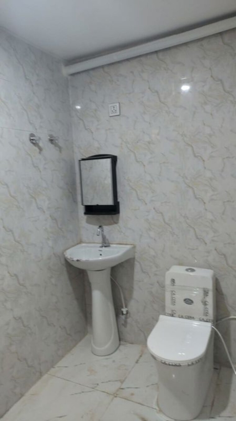 Bathroom, vasundhara sector 10 3 Bedroom 153 Sq.Mt. Builder Floor In Vasundhara Sector 10 Ghaziabad 10704485