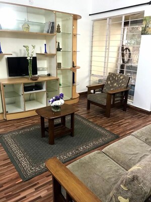 Room in 2 BHK Apartment at Mahatma Gandhi Road – for Rent