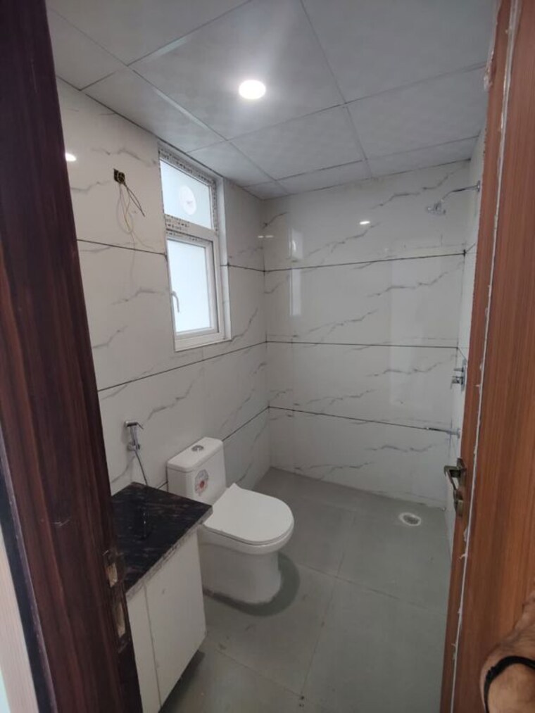 Bathroom, khanpur 3 Bedroom 115 Sq.Yd. Builder Floor In Khanpur Delhi 10704506