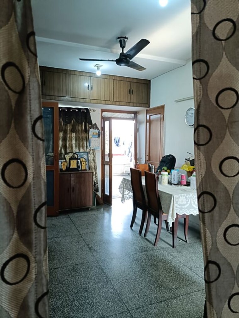 Living Room, vasundhara enclave 3 Bedroom 1800 Sq.Ft. Apartment In Vasundhara Enclave Delhi 9575424