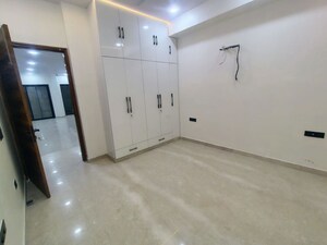 Room in 2 BHK Apartment at Signature Global Prime, Sector 63a – for Rent