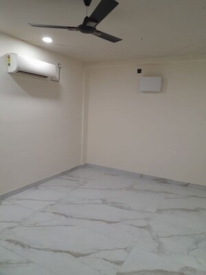 Room in 2 BHK Apartment at Signature Global Prime, Sector 63a – for Rent