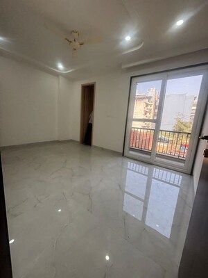 Room in 2 BHK Apartment at Signature Global Prime, Sector 63a – for Rent