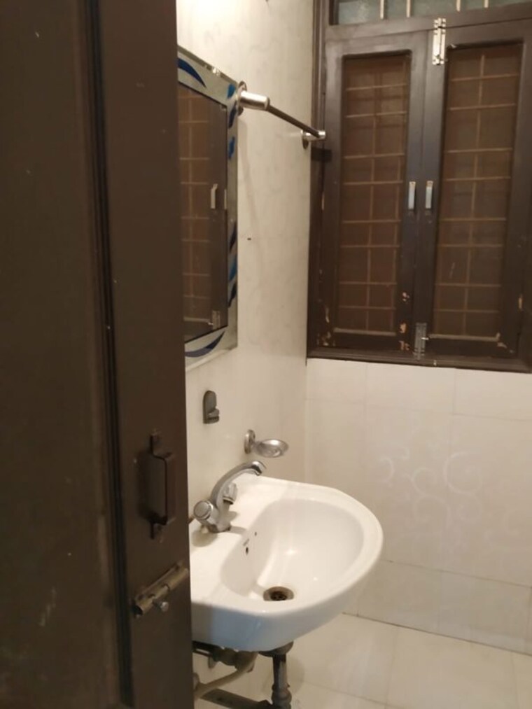 Bathroom, sector 10a 2 Bedroom 1185 Sq.Ft. Independent House In Sector 10a Gurgaon 10704524