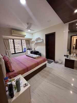 Room in 3 BHK Apartment at Sheth 72 West, Andheri West – for Rent