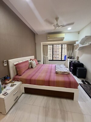 Room in 3 BHK Apartment at Sheth 72 West, Andheri West – for Rent