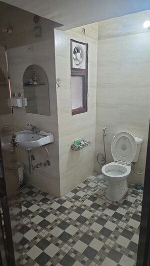 Bathroom in 2 BHK Builder Floor at Dlf Phase iv – for Rent