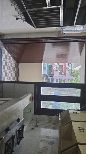 Kitchen in 2 BHK Builder Floor at Dlf Phase iv – for Rent