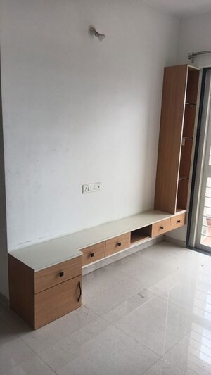 Room in 1 BHK Apartment at Kohinoor Sportsville, Hinjewadi – for Rent