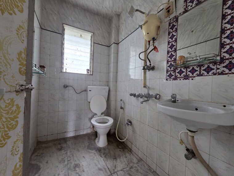Bathroom, gokuldham colony 3 Bedroom 1500 Sq.Ft. Apartment In Gokuldham Colony Mumbai 10704629