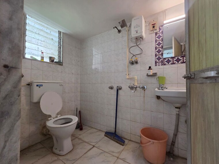 Bathroom, gokuldham colony 3 Bedroom 1500 Sq.Ft. Apartment In Gokuldham Colony Mumbai 10704629