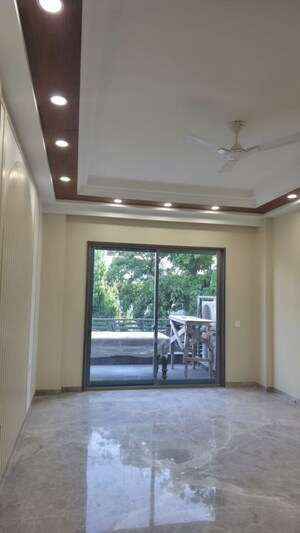 Room in 3 BHK Builder Floor at Safdarjung Enclave – for Rent
