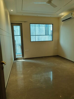 Room in 3 BHK Builder Floor at Safdarjung Enclave – for Rent