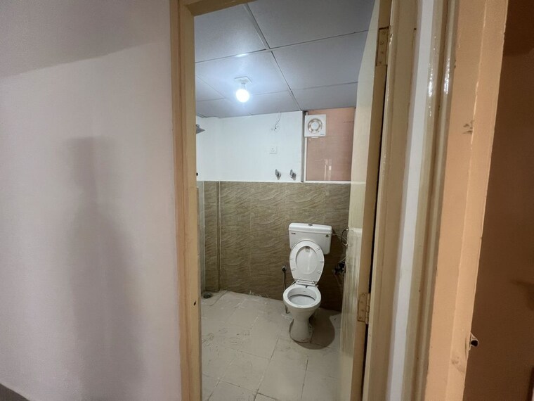Bathroom, sector 23 3 Bedroom 1550 Sq.Ft. Builder Floor In Sector 23 Gurgaon 10704650