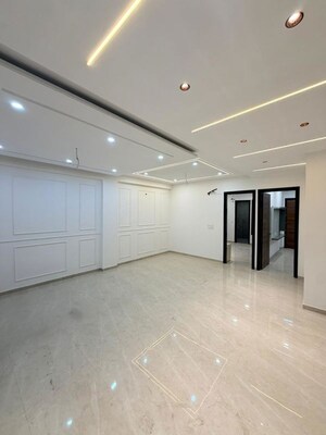 Room in 4 BHK Apartment at Prem Apartment, Pir Machalla – for Sale