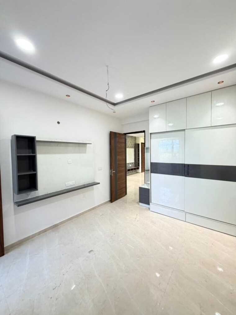 Room, prem-apartment 4 Bedroom 1800 Sq.Ft. Apartment In Pir Machalla Zirakpur 10704638