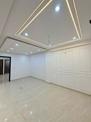 Room in 4 BHK Apartment at Prem Apartment, Pir Machalla – for Sale