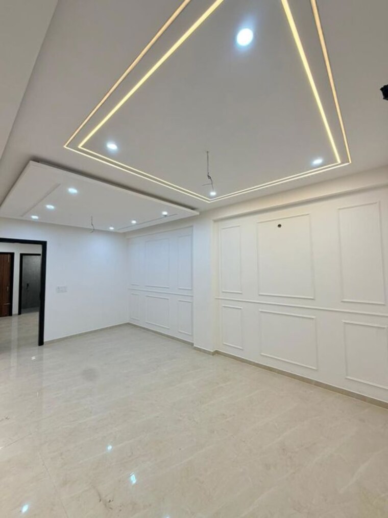 Room, prem-apartment 4 Bedroom 1800 Sq.Ft. Apartment In Pir Machalla Zirakpur 10704638